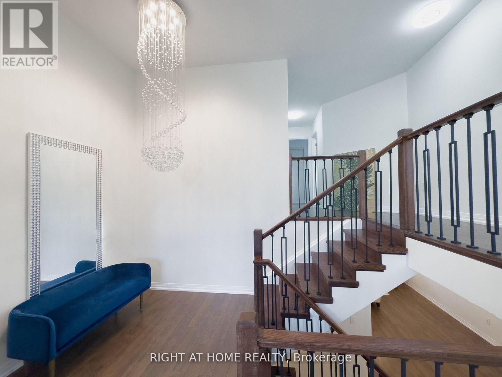 8 Greenwich Street, Barrie (Ardagh), Ontario  L4N 7R1 - Photo 14 - S12832278