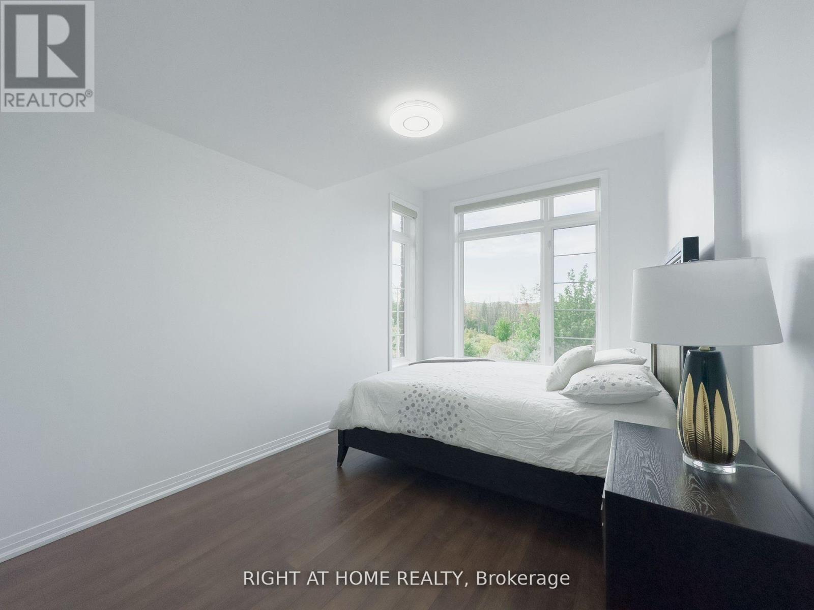 8 Greenwich Street, Barrie (Ardagh), Ontario  L4N 7R1 - Photo 16 - S12832278