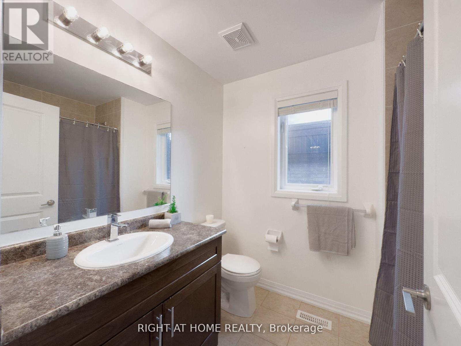 8 Greenwich Street, Barrie (Ardagh), Ontario  L4N 7R1 - Photo 17 - S12832278