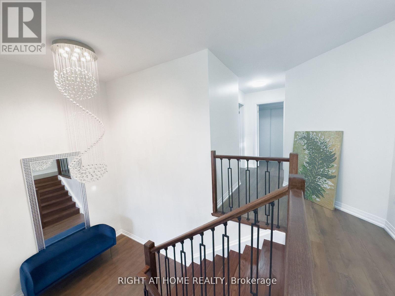 8 Greenwich Street, Barrie (Ardagh), Ontario  L4N 7R1 - Photo 18 - S12832278