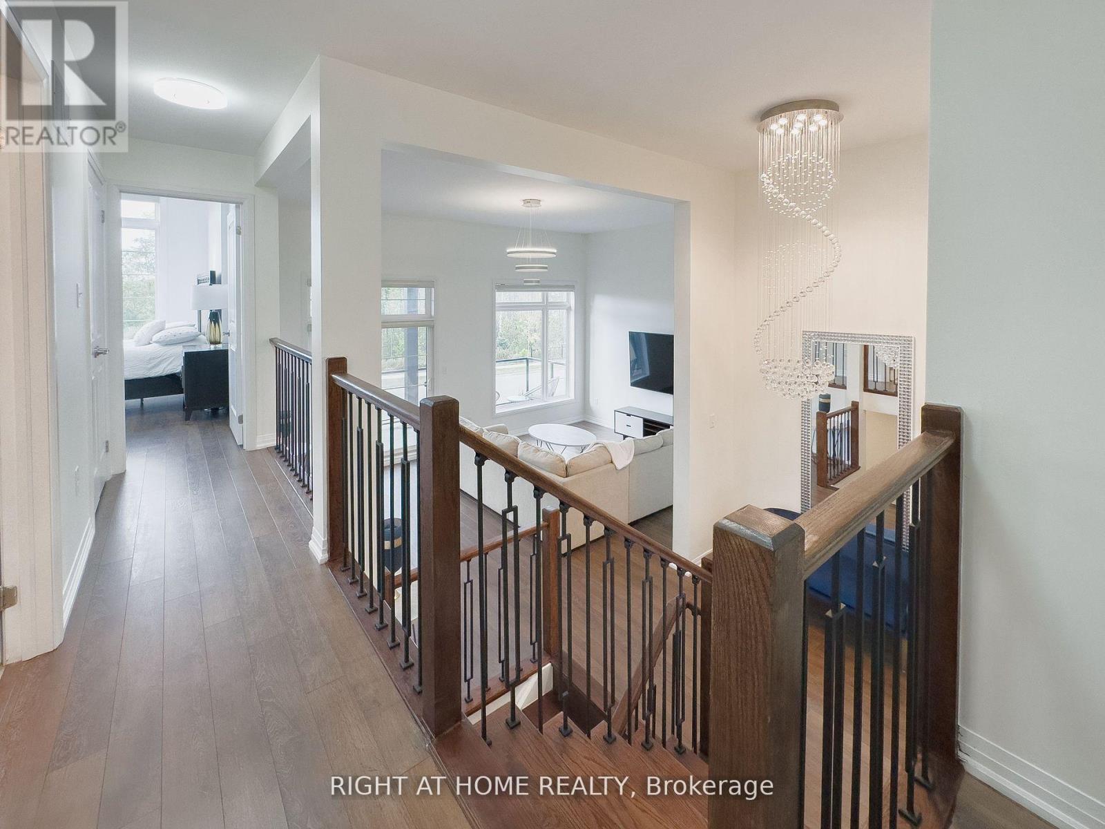 8 Greenwich Street, Barrie (Ardagh), Ontario  L4N 7R1 - Photo 19 - S12832278