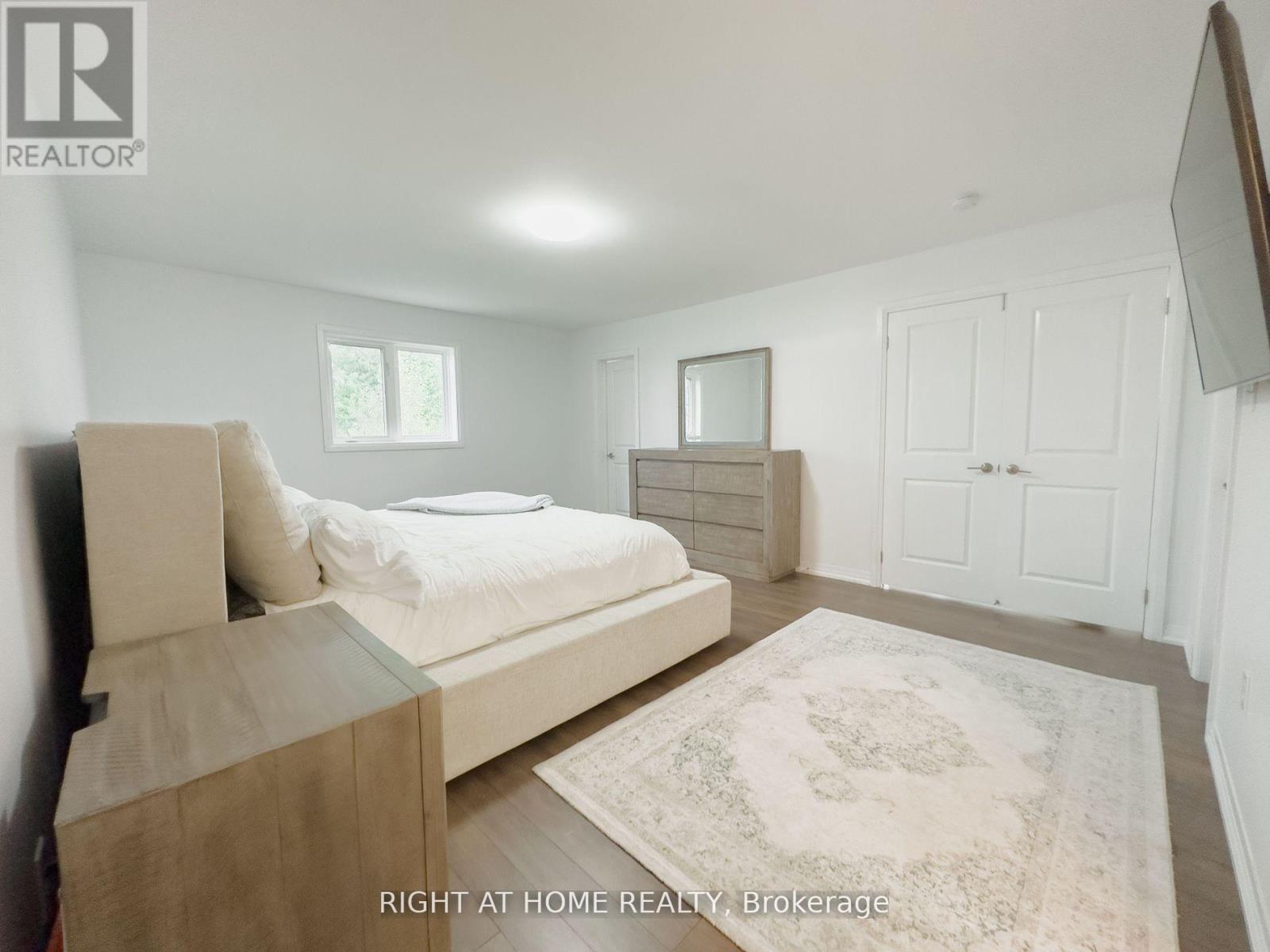 8 Greenwich Street, Barrie (Ardagh), Ontario  L4N 7R1 - Photo 21 - S12832278