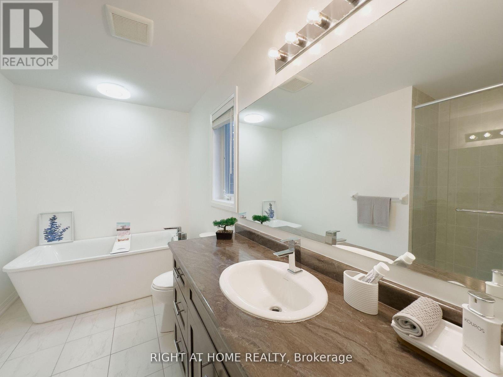 8 Greenwich Street, Barrie (Ardagh), Ontario  L4N 7R1 - Photo 22 - S12832278