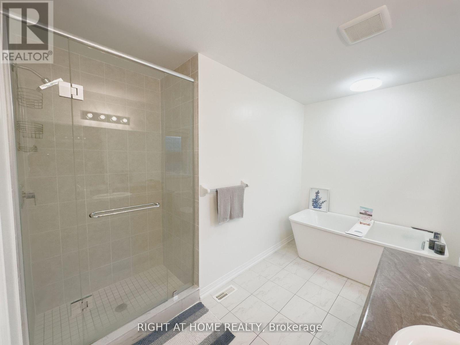 8 Greenwich Street, Barrie (Ardagh), Ontario  L4N 7R1 - Photo 23 - S12832278