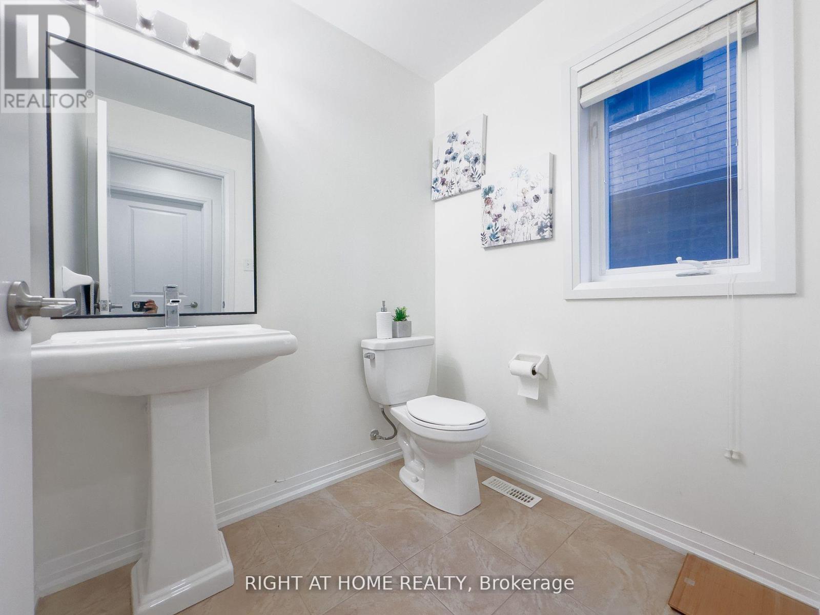 8 Greenwich Street, Barrie (Ardagh), Ontario  L4N 7R1 - Photo 3 - S12832278