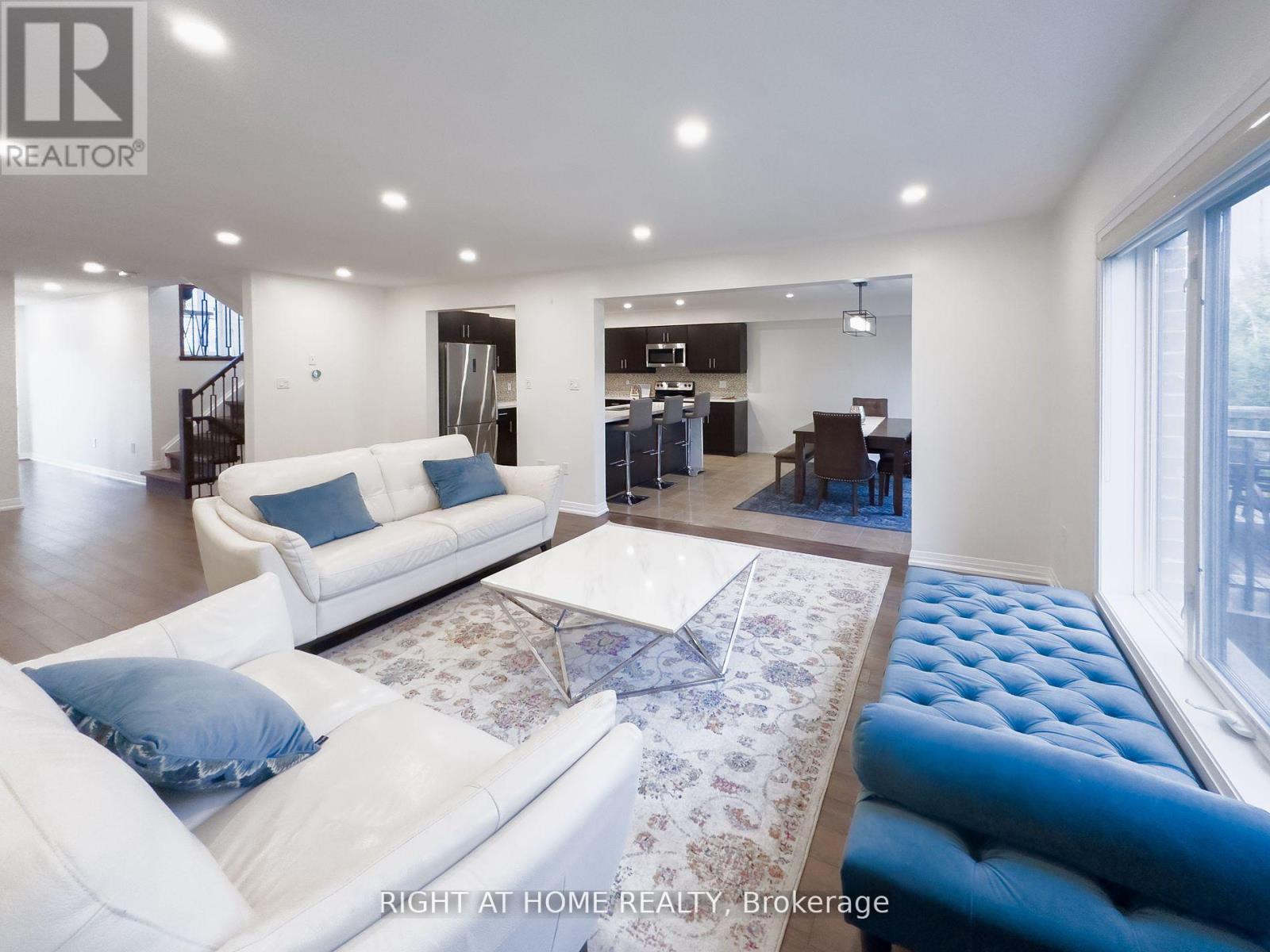 8 Greenwich Street, Barrie (Ardagh), Ontario  L4N 7R1 - Photo 6 - S12832278