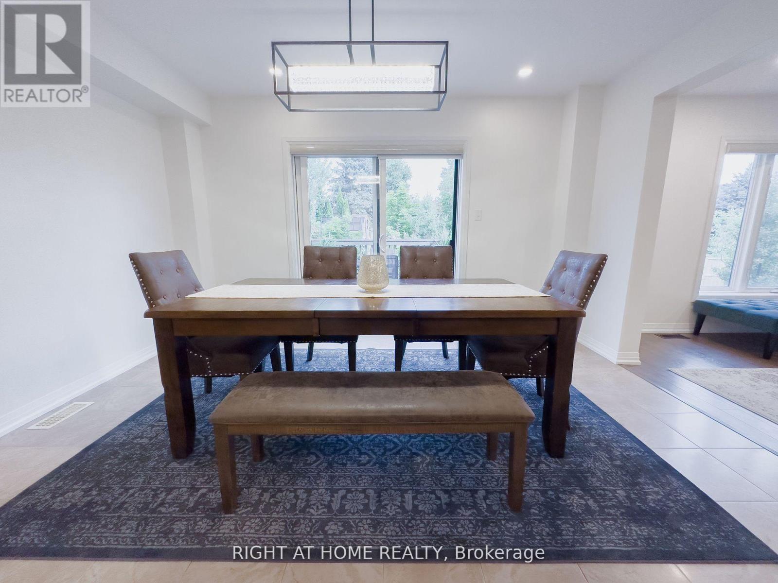 8 Greenwich Street, Barrie (Ardagh), Ontario  L4N 7R1 - Photo 8 - S12832278