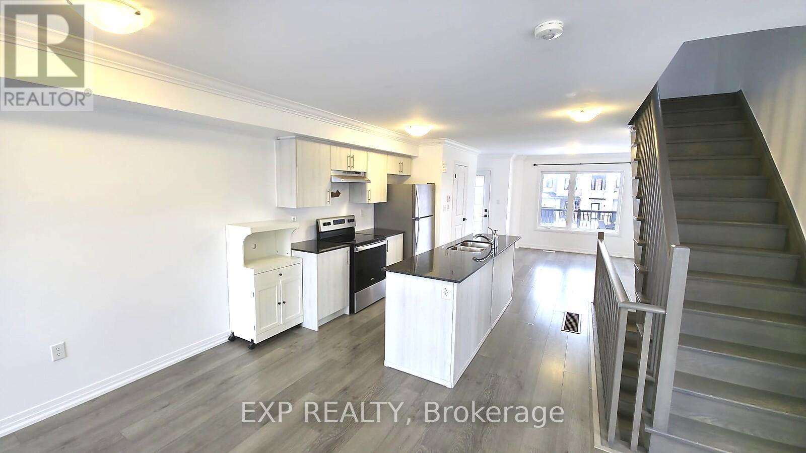 111 Fairlane Avenue, Barrie, Ontario  L9J 0M5 - Photo 5 - S12832290