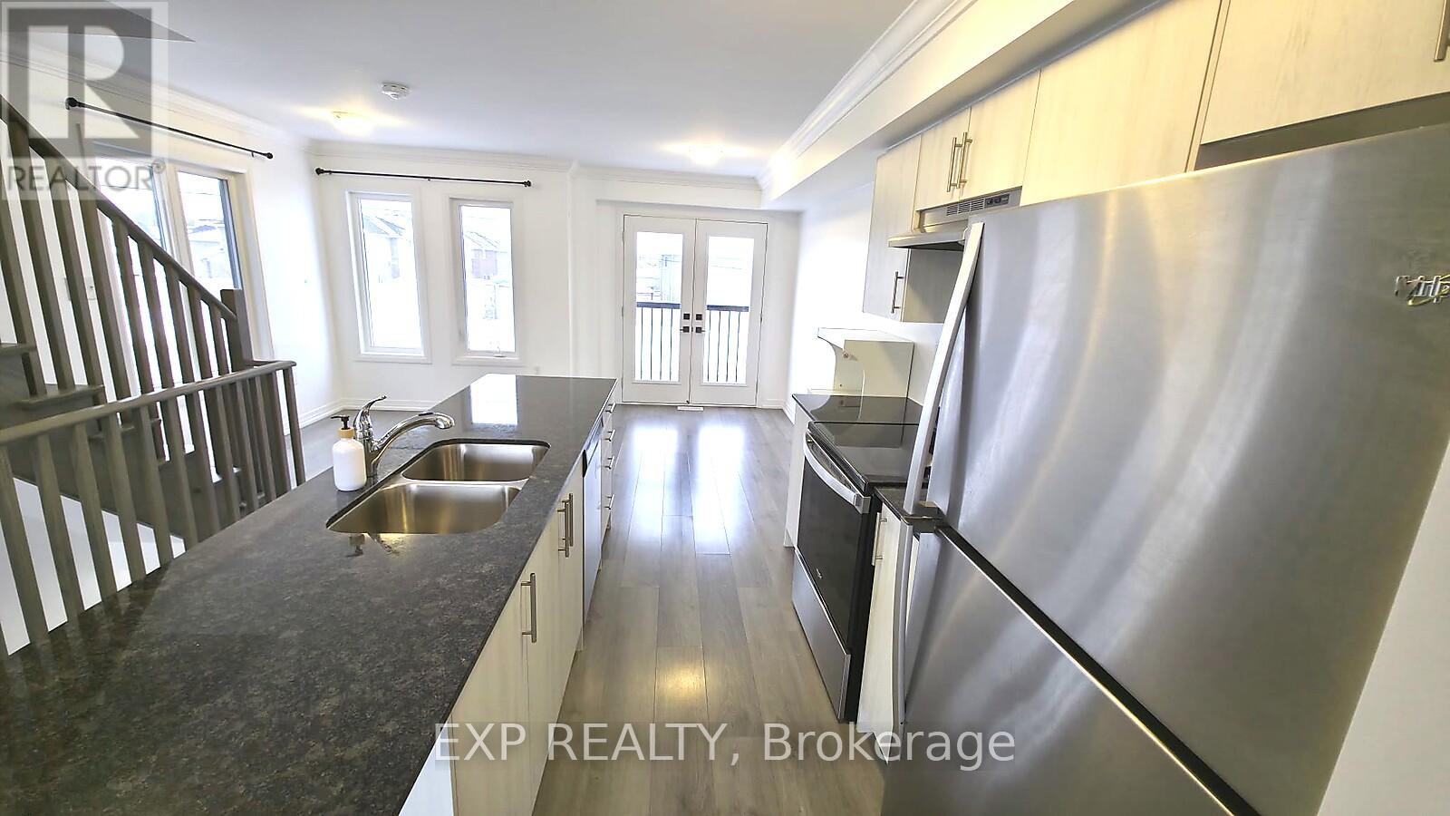 111 Fairlane Avenue, Barrie, Ontario  L9J 0M5 - Photo 6 - S12832290