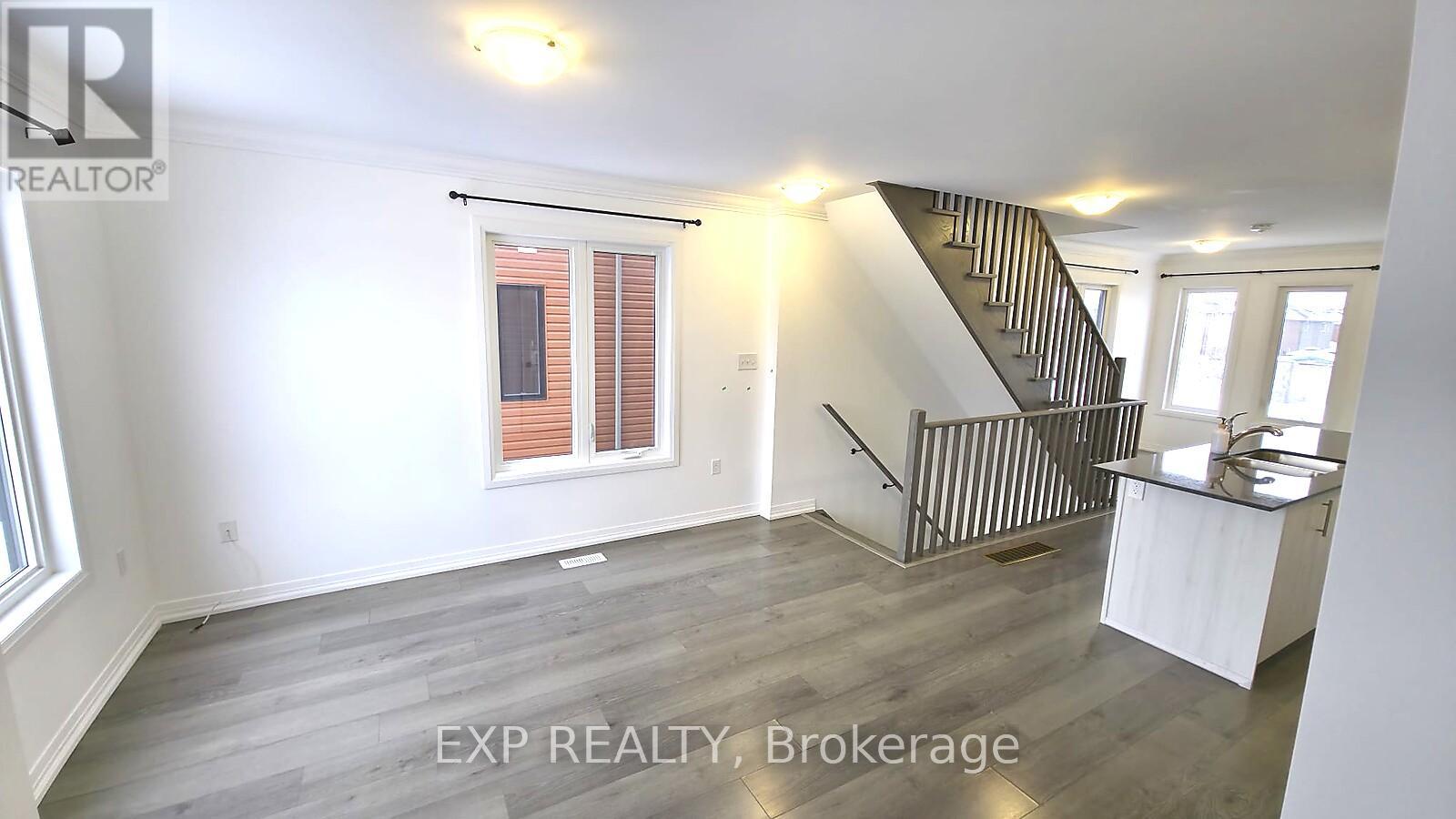 111 Fairlane Avenue, Barrie, Ontario  L9J 0M5 - Photo 8 - S12832290