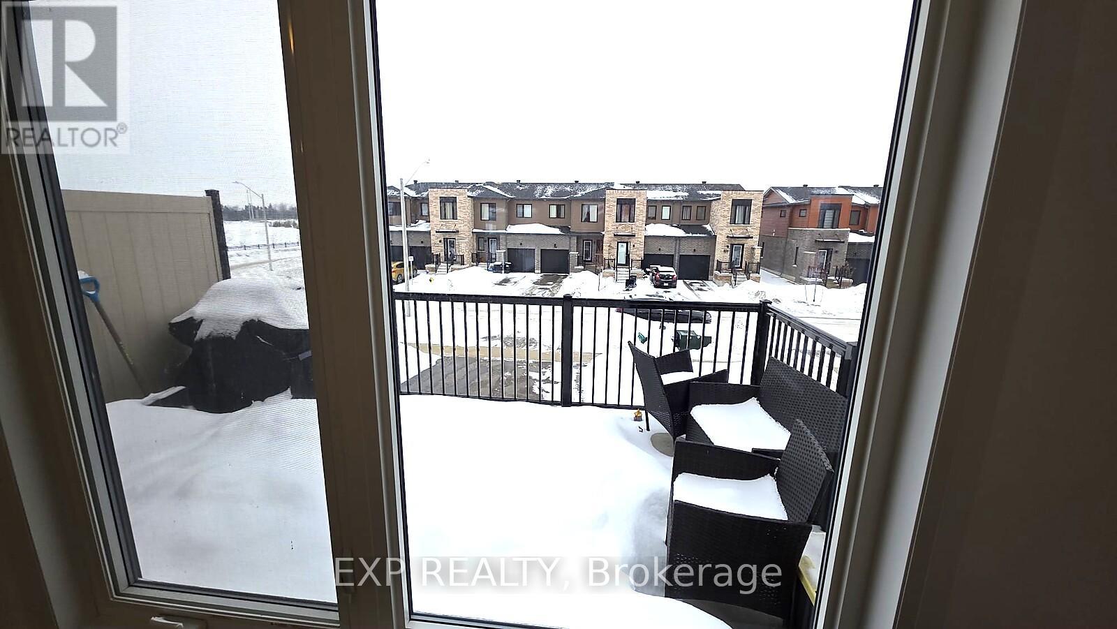 111 Fairlane Avenue, Barrie, Ontario  L9J 0M5 - Photo 9 - S12832290