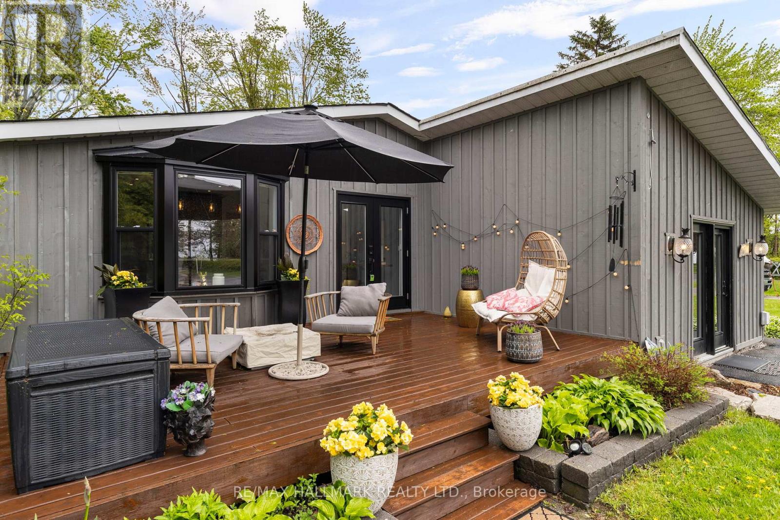 95 Lake Avenue, Ramara (Brechin), Ontario  L0K 1B0 - Photo 1 - S12832324