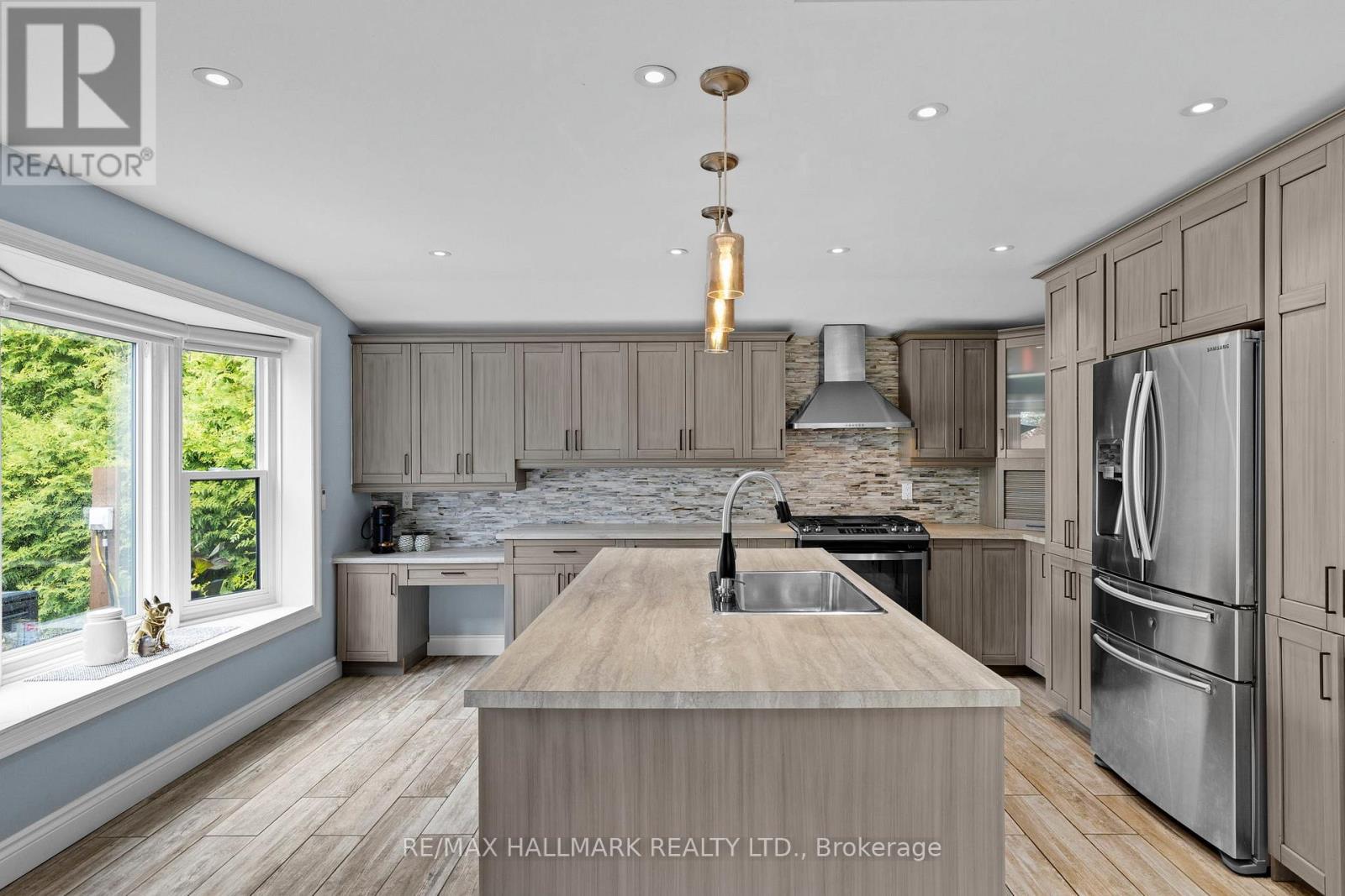 95 Lake Avenue, Ramara (Brechin), Ontario  L0K 1B0 - Photo 11 - S12832324