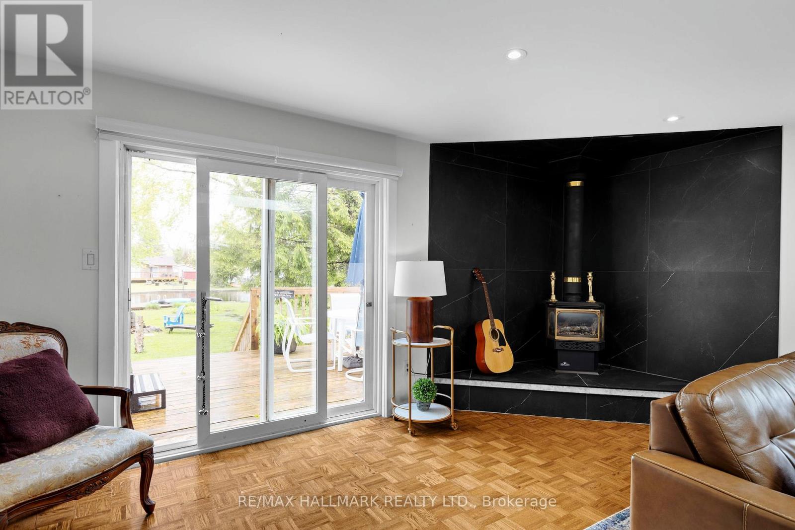 95 Lake Avenue, Ramara (Brechin), Ontario  L0K 1B0 - Photo 19 - S12832324