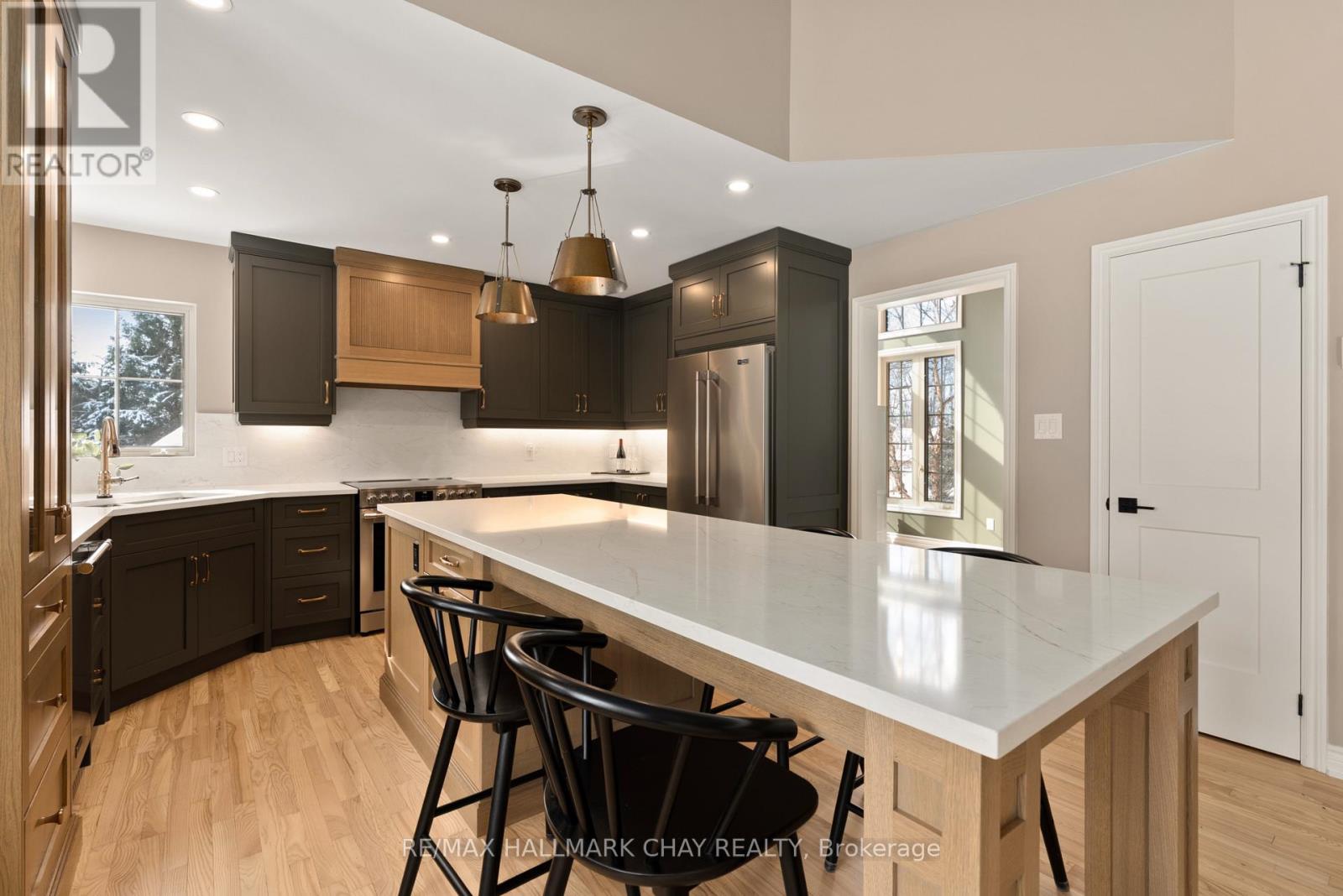 32 Forest Hill Drive, Springwater (Midhurst), Ontario  L0L 1X0 - Photo 12 - S12832380