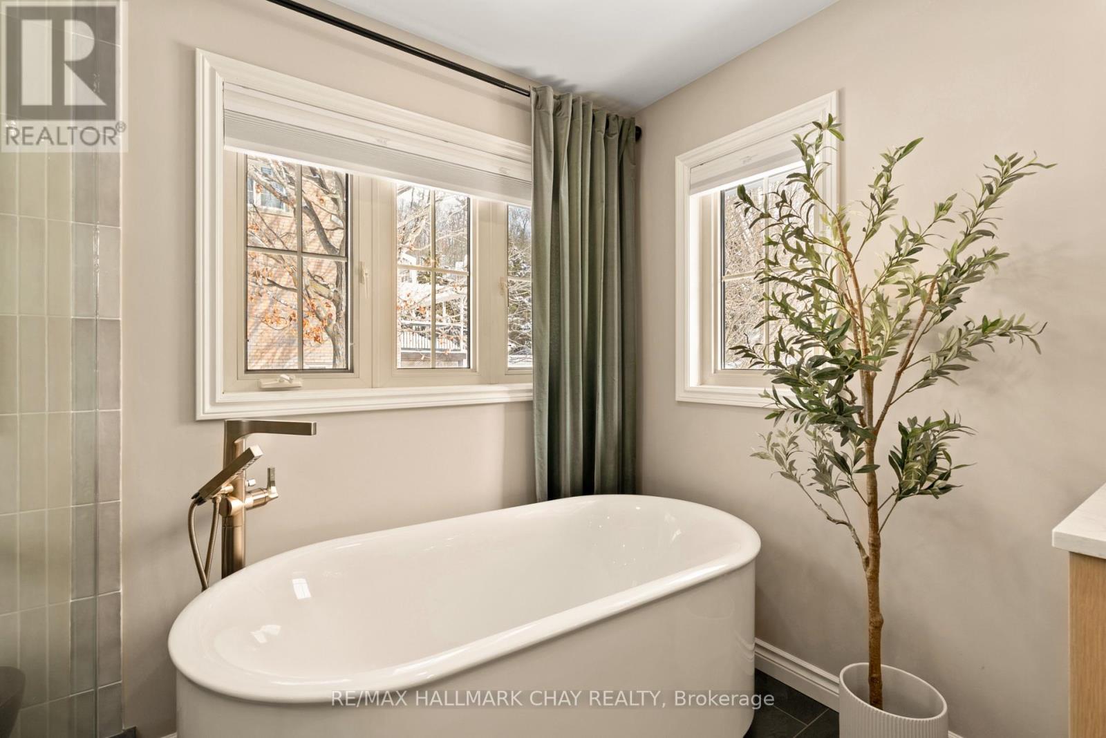 32 Forest Hill Drive, Springwater (Midhurst), Ontario  L0L 1X0 - Photo 24 - S12832380