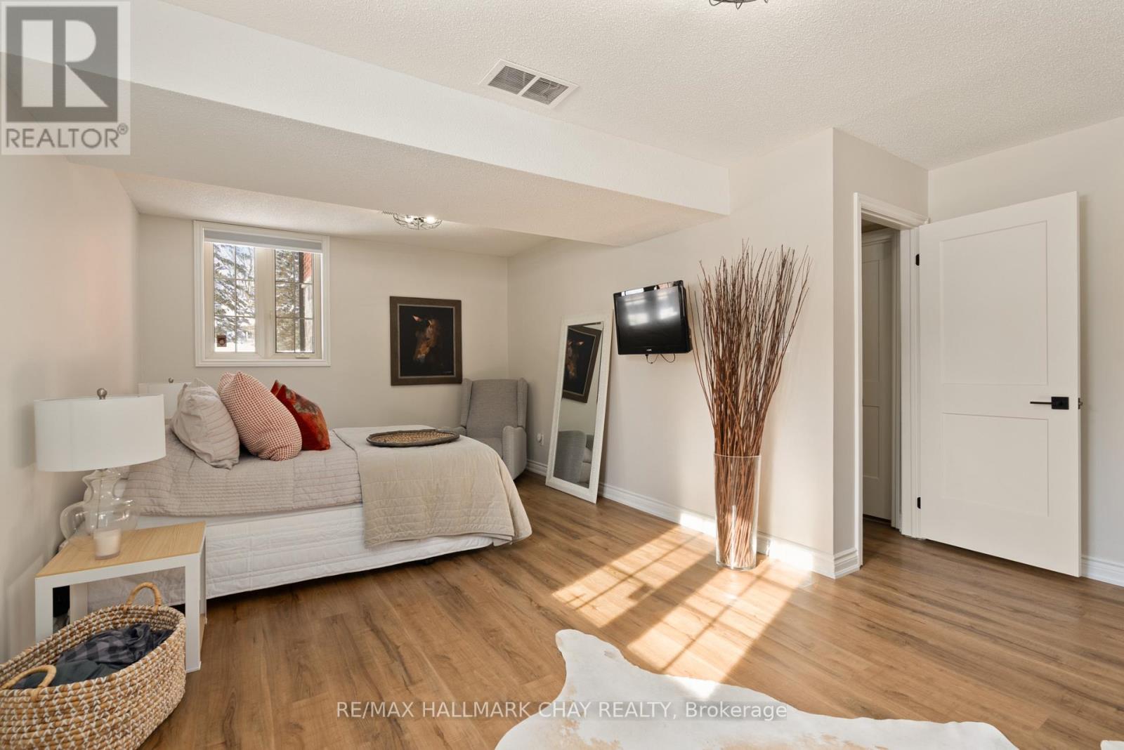 32 Forest Hill Drive, Springwater (Midhurst), Ontario  L0L 1X0 - Photo 39 - S12832380