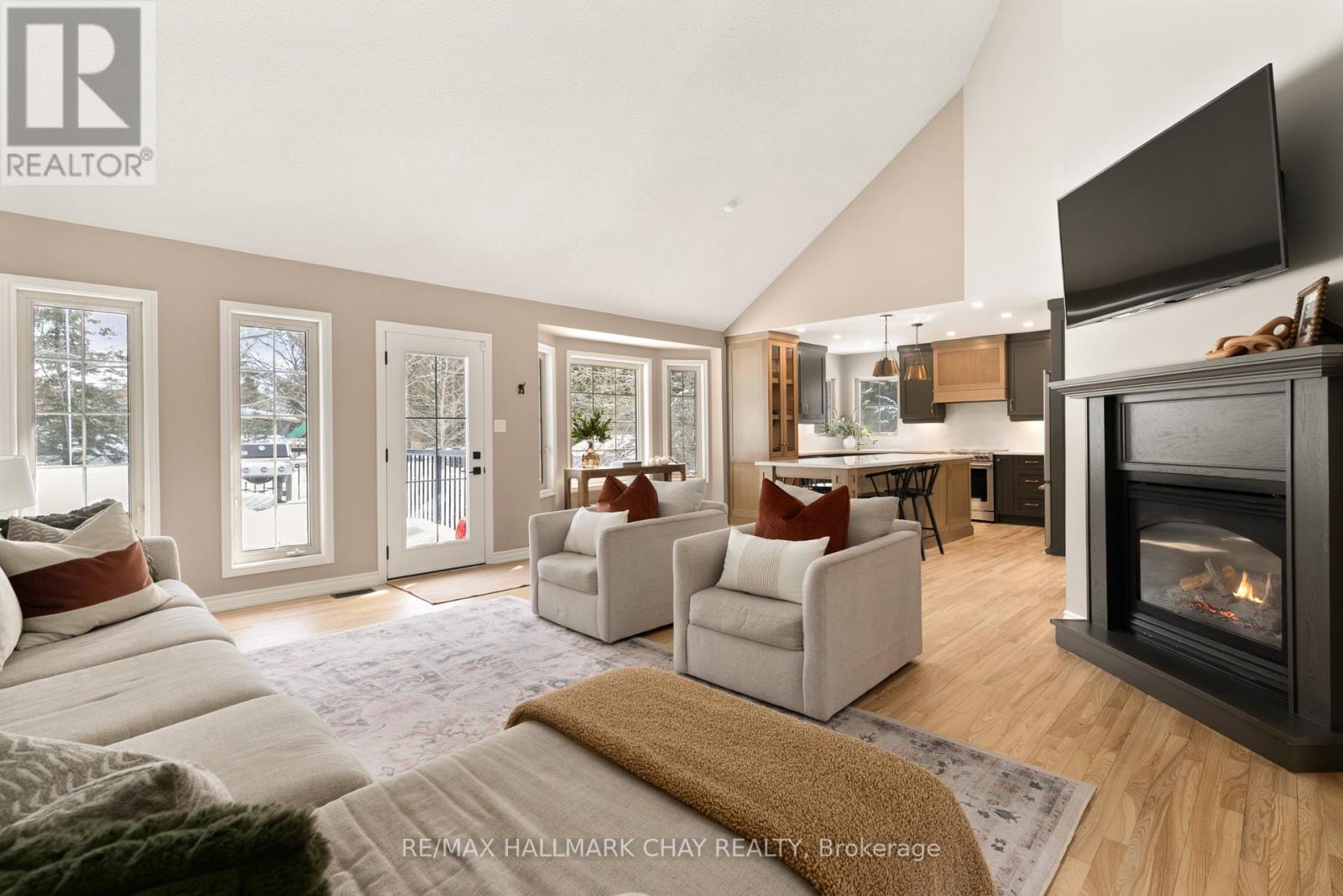 32 Forest Hill Drive, Springwater (Midhurst), Ontario  L0L 1X0 - Photo 4 - S12832380