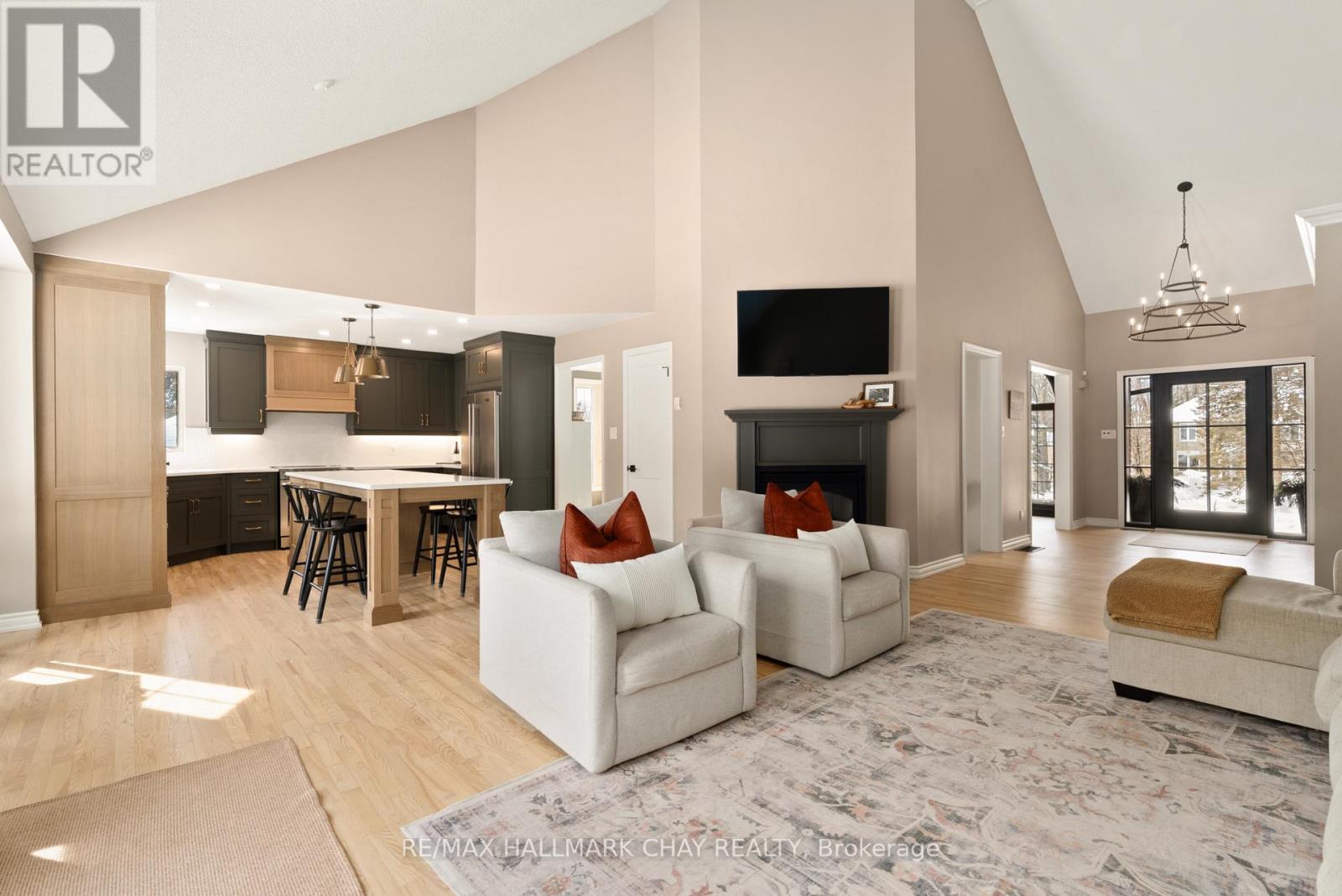 32 Forest Hill Drive, Springwater (Midhurst), Ontario  L0L 1X0 - Photo 5 - S12832380