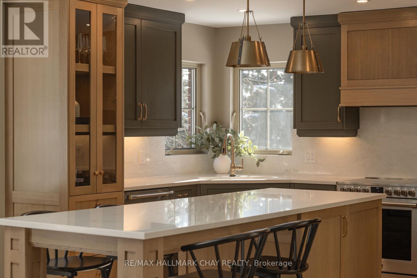 32 Forest Hill Drive, Springwater (Midhurst), Ontario  L0L 1X0 - Photo 7 - S12832380