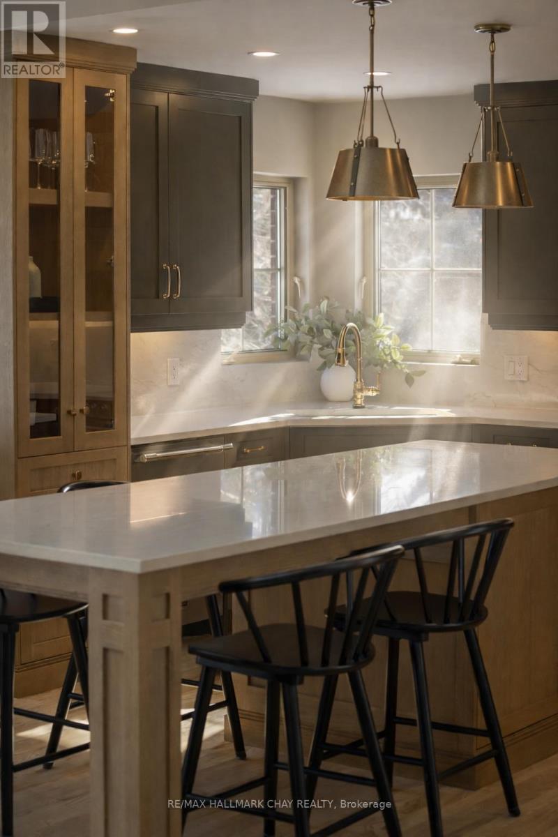 32 Forest Hill Drive, Springwater (Midhurst), Ontario  L0L 1X0 - Photo 8 - S12832380