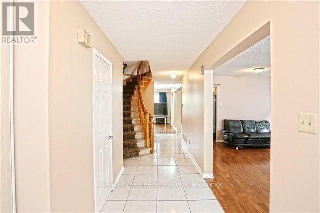 1527 Evenside Crescent, Mississauga, Ontario  L5M 3Y3 - Photo 3 - W12832262