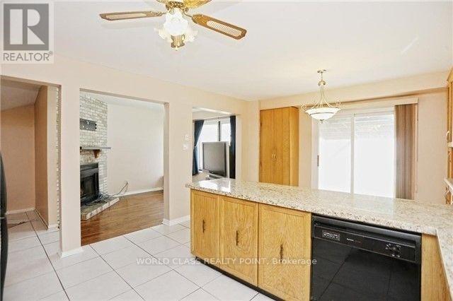 1527 Evenside Crescent, Mississauga, Ontario  L5M 3Y3 - Photo 5 - W12832262