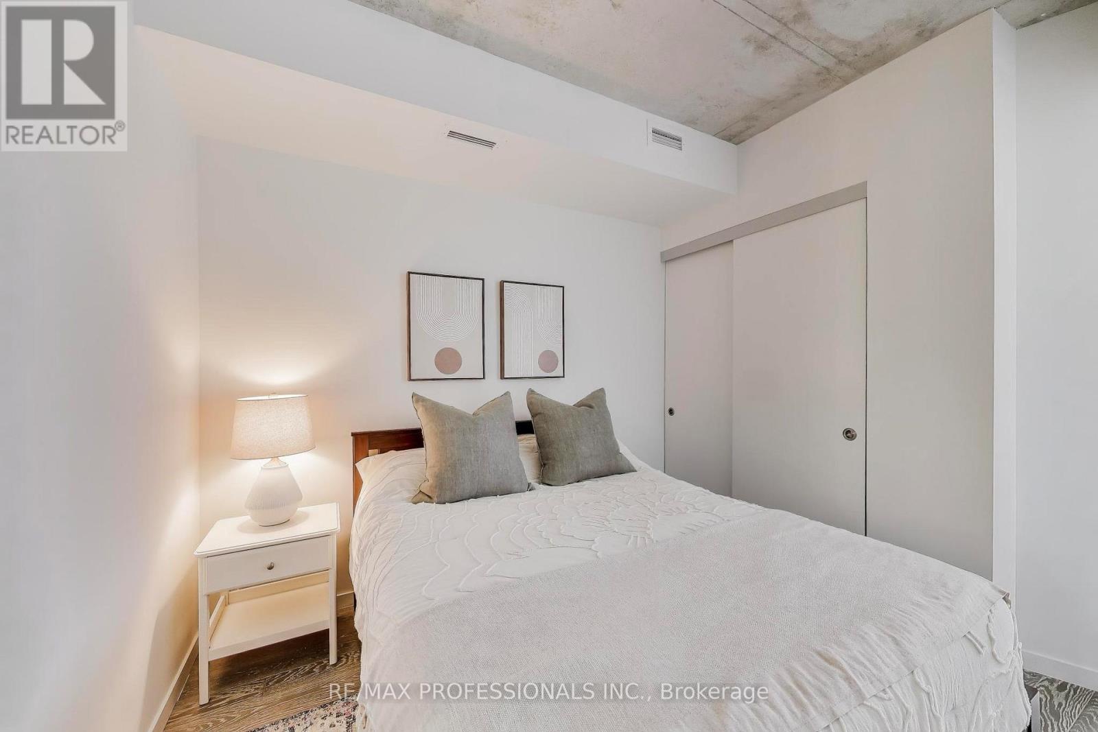 414 - 383 Sorauren Avenue, Toronto, Ontario  M6R 0A4 - Photo 17 - W12832292