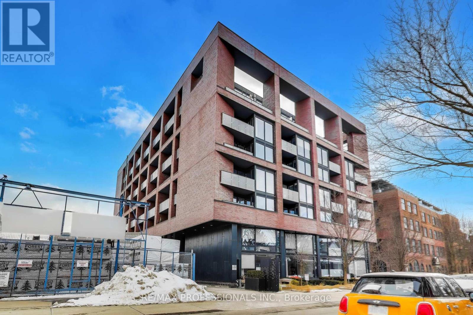 414 - 383 Sorauren Avenue, Toronto, Ontario  M6R 0A4 - Photo 2 - W12832292