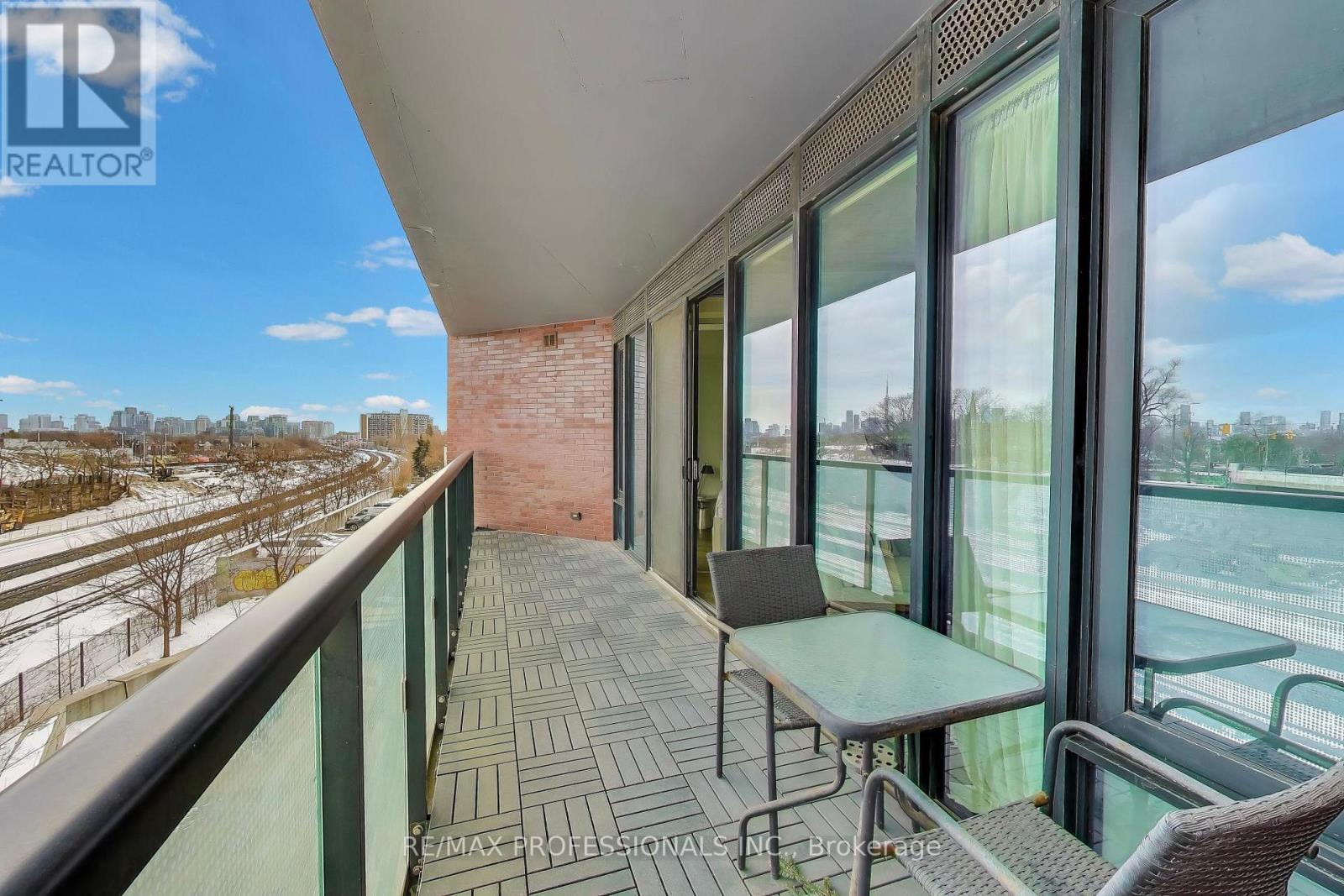 414 - 383 Sorauren Avenue, Toronto, Ontario  M6R 0A4 - Photo 27 - W12832292