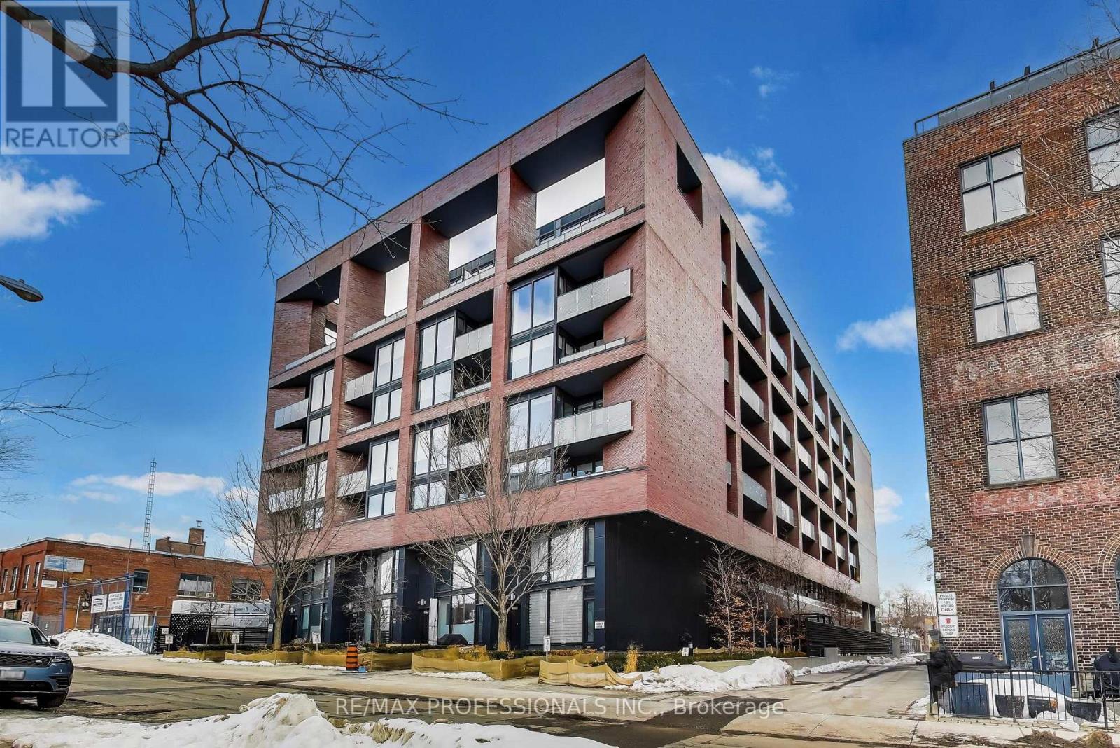 414 - 383 Sorauren Avenue, Toronto, Ontario  M6R 0A4 - Photo 3 - W12832292