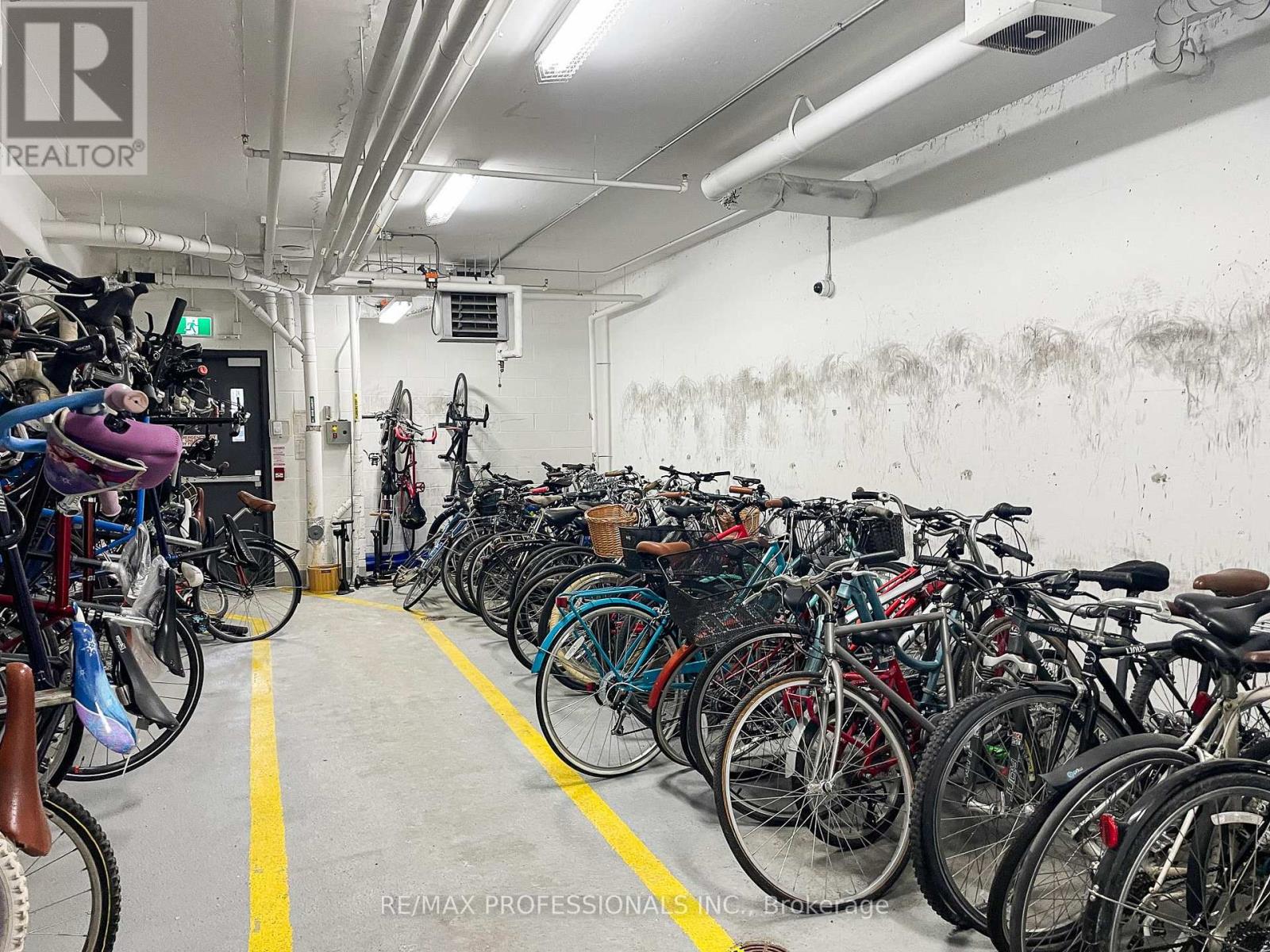 414 - 383 Sorauren Avenue, Toronto, Ontario  M6R 0A4 - Photo 33 - W12832292