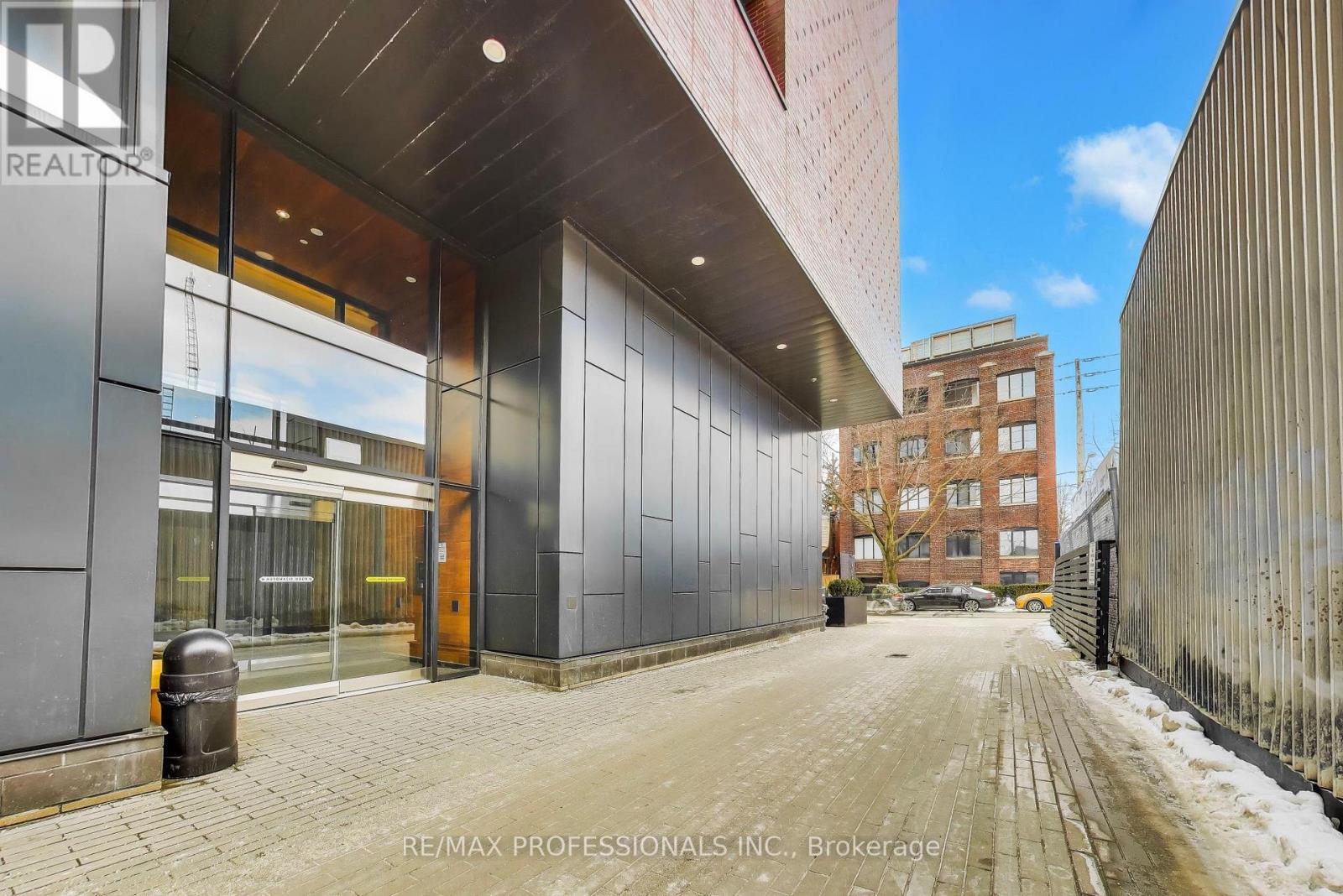 414 - 383 Sorauren Avenue, Toronto, Ontario  M6R 0A4 - Photo 4 - W12832292