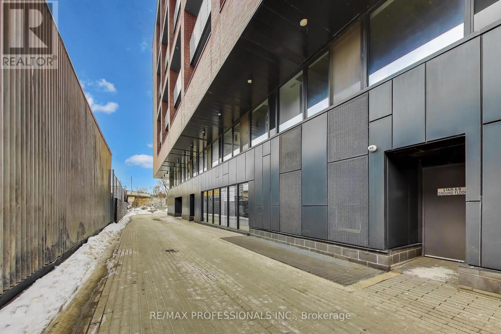 414 - 383 Sorauren Avenue, Toronto, Ontario  M6R 0A4 - Photo 5 - W12832292