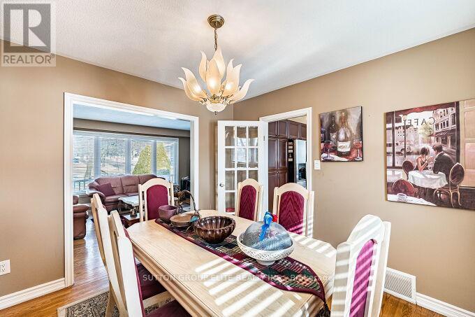 1290 Winding Trail N, Mississauga, Ontario  L4Y 2T7 - Photo 11 - W12832300