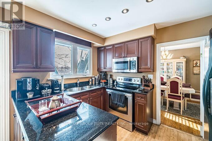 1290 Winding Trail N, Mississauga, Ontario  L4Y 2T7 - Photo 17 - W12832300