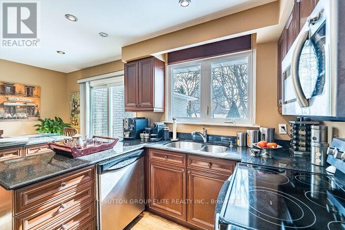 1290 Winding Trail N, Mississauga, Ontario  L4Y 2T7 - Photo 18 - W12832300