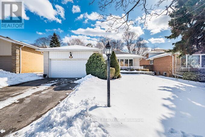 1290 Winding Trail N, Mississauga, Ontario  L4Y 2T7 - Photo 2 - W12832300