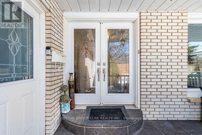 1290 Winding Trail N, Mississauga, Ontario  L4Y 2T7 - Photo 4 - W12832300