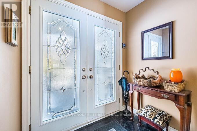 1290 Winding Trail N, Mississauga, Ontario  L4Y 2T7 - Photo 6 - W12832300