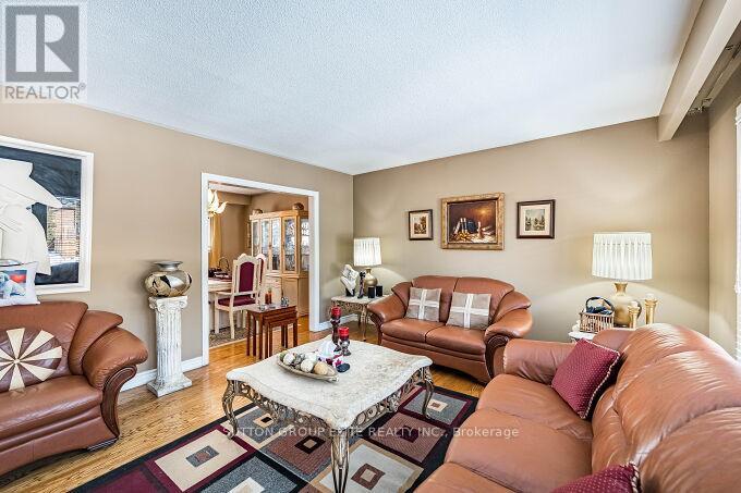 1290 Winding Trail N, Mississauga, Ontario  L4Y 2T7 - Photo 9 - W12832300