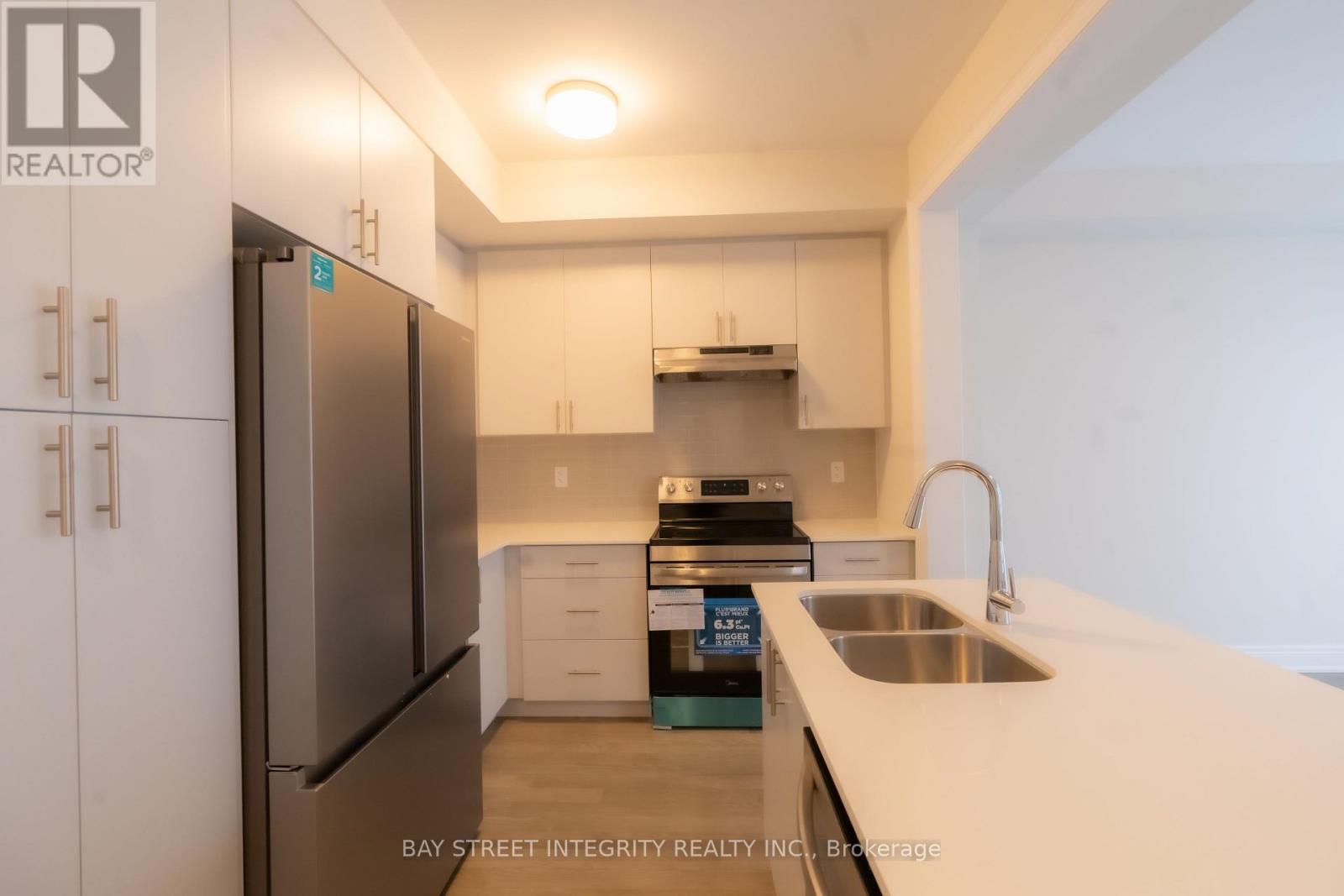 11 - 2184 Postmaster Drive, Oakville, Ontario  L6M 5T1 - Photo 2 - W12832354