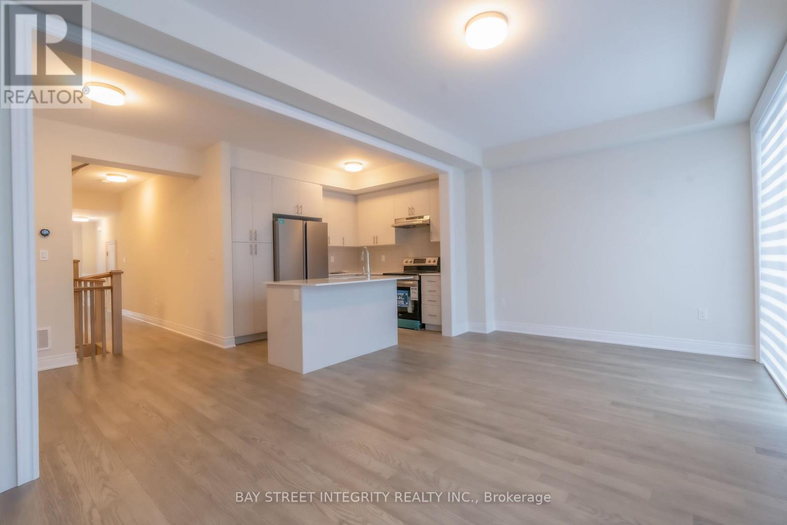 11 - 2184 Postmaster Drive, Oakville, Ontario  L6M 5T1 - Photo 3 - W12832354