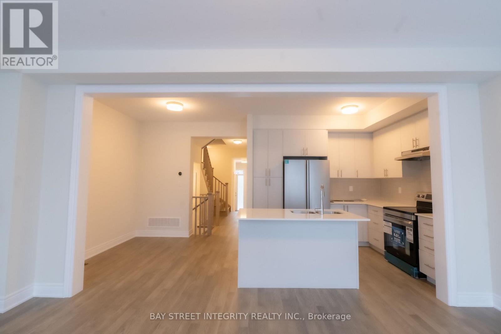 11 - 2184 Postmaster Drive, Oakville, Ontario  L6M 5T1 - Photo 5 - W12832354