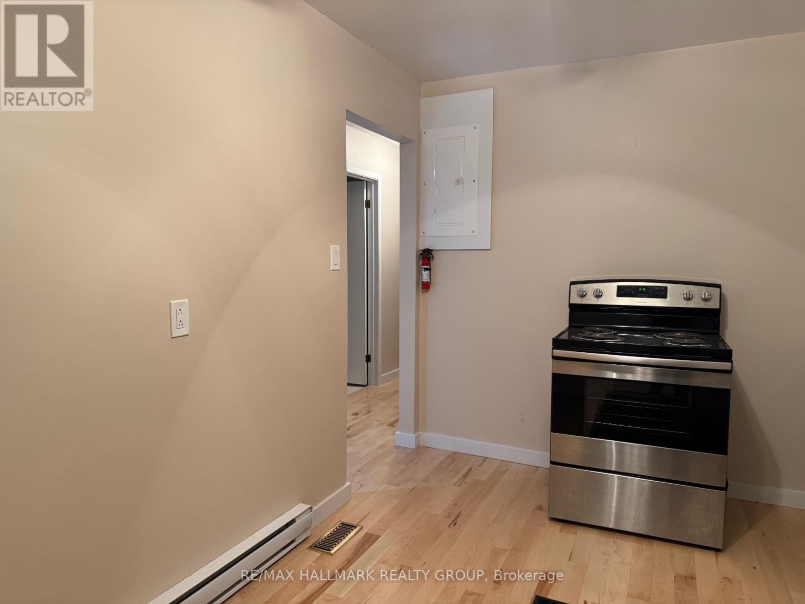 52 Halton Street, Perth, Ontario  K7H 2C6 - Photo 6 - X12579252