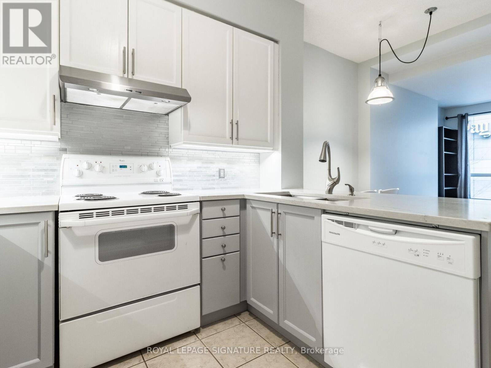 203 - 55 Bloor Street E, Toronto, Ontario M4W 3W6 - Photo 8 - C12832404