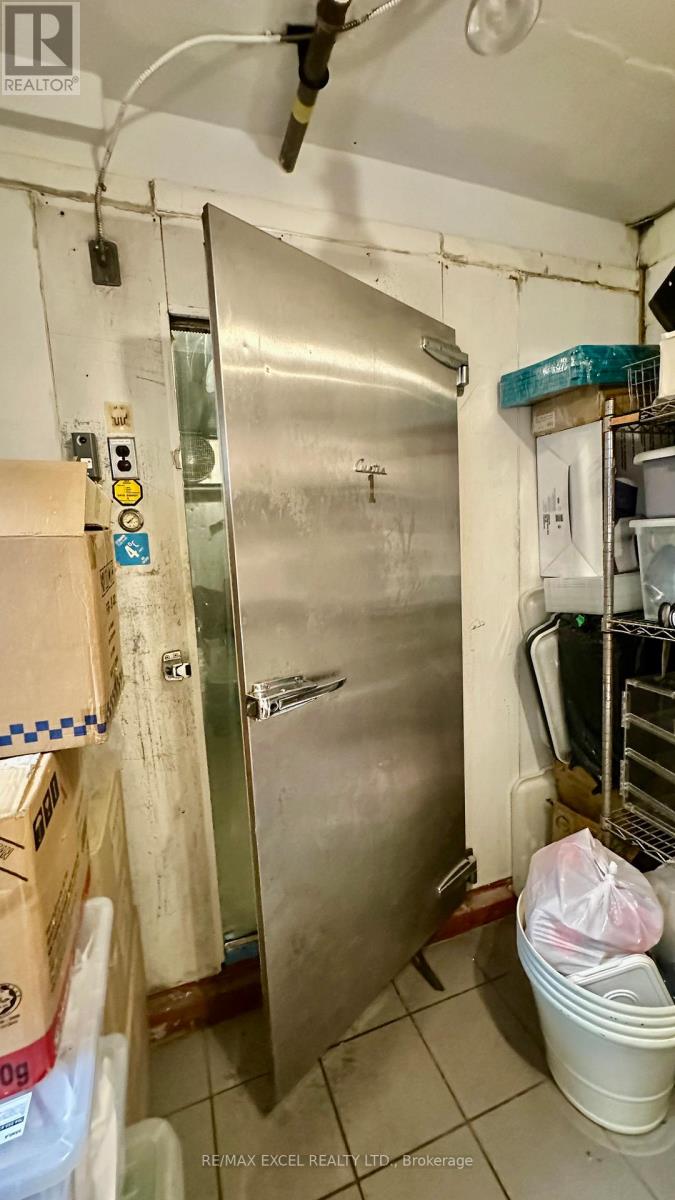 713 College St Street, Toronto, Ontario M6G 1C2 - Photo 10 - C12832446