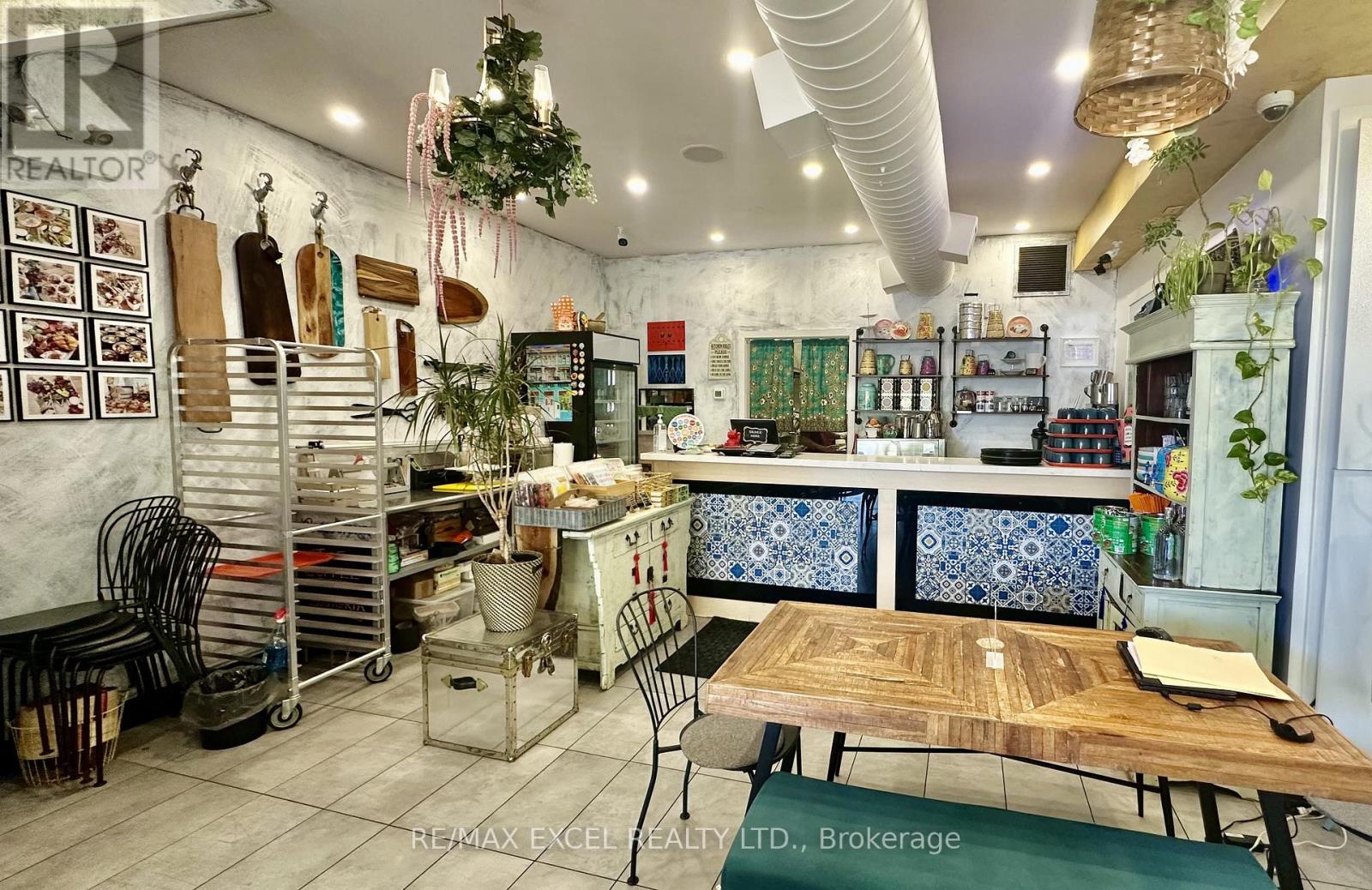 713 College St Street, Toronto, Ontario M6G 1C2 - Photo 2 - C12832446