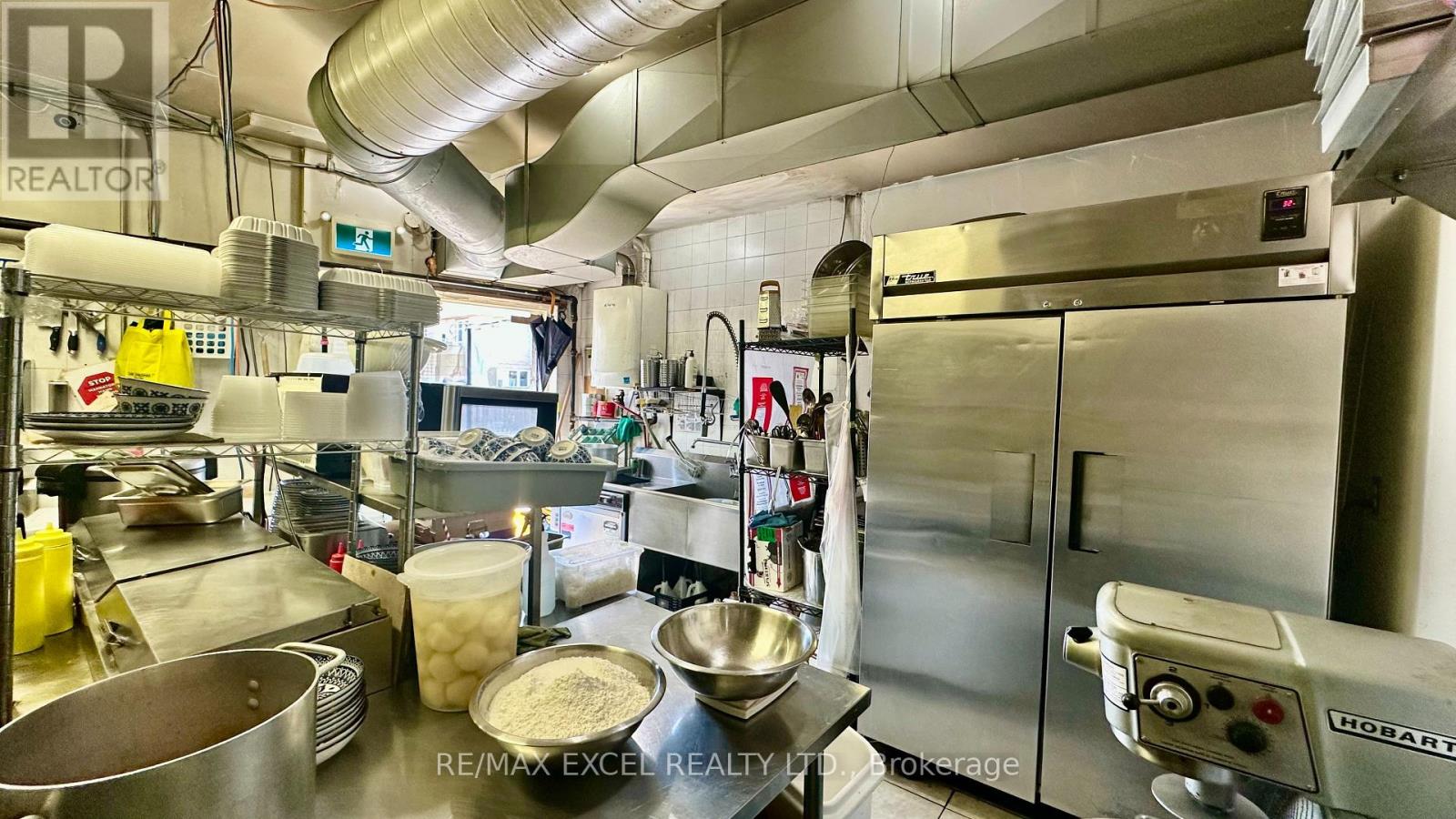 713 College St Street, Toronto, Ontario M6G 1C2 - Photo 7 - C12832446