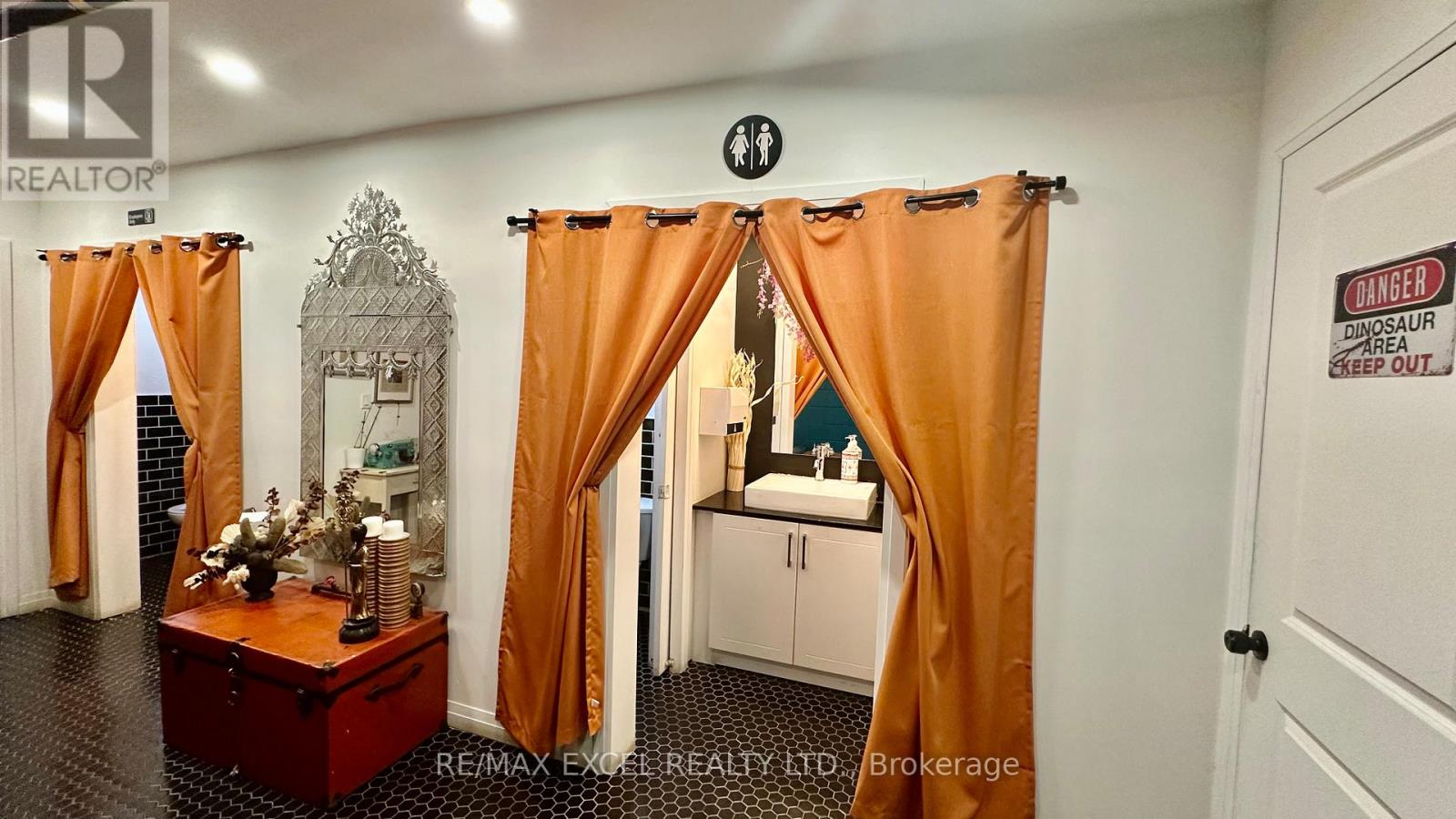 713 College St Street, Toronto, Ontario M6G 1C2 - Photo 8 - C12832446